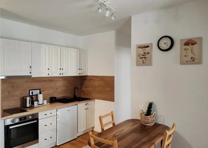 Golden Pine Apartment *