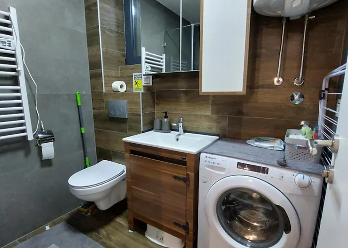 Golden Pine Apartment *